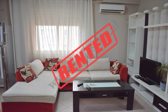 Apartament 1+1 me qira ne rrugen Gjon Muzaka prane rruges se Durresit ne Tirane.
Pozicionohet ne ka